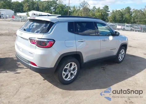 2025 Jeep Compass Latitude 4X4 z USA, uszkodzony, nr VIN 3C4NJDBN3ST600813